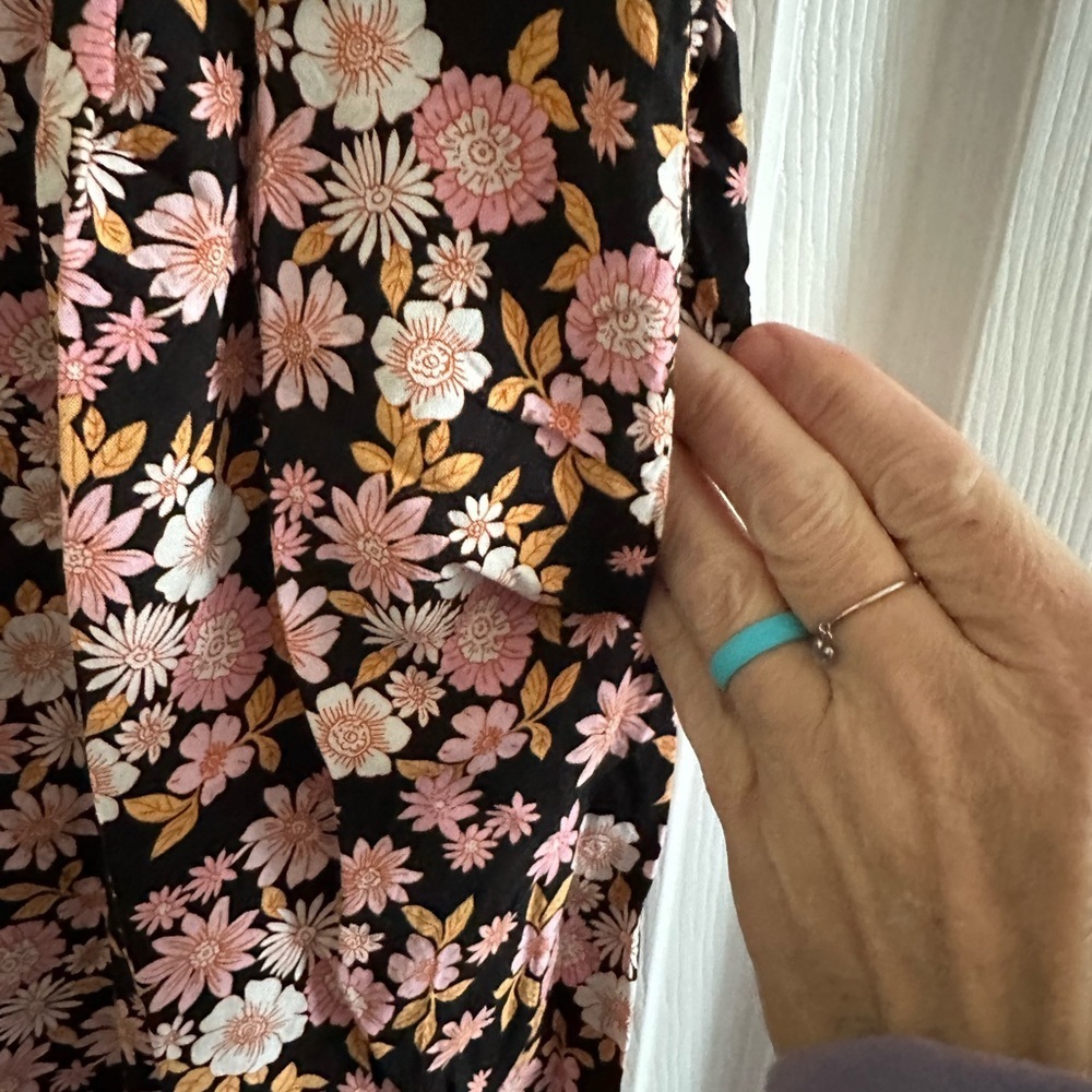 New Look Black and Pink Floral Maternity Pants - Picture 6 of 7